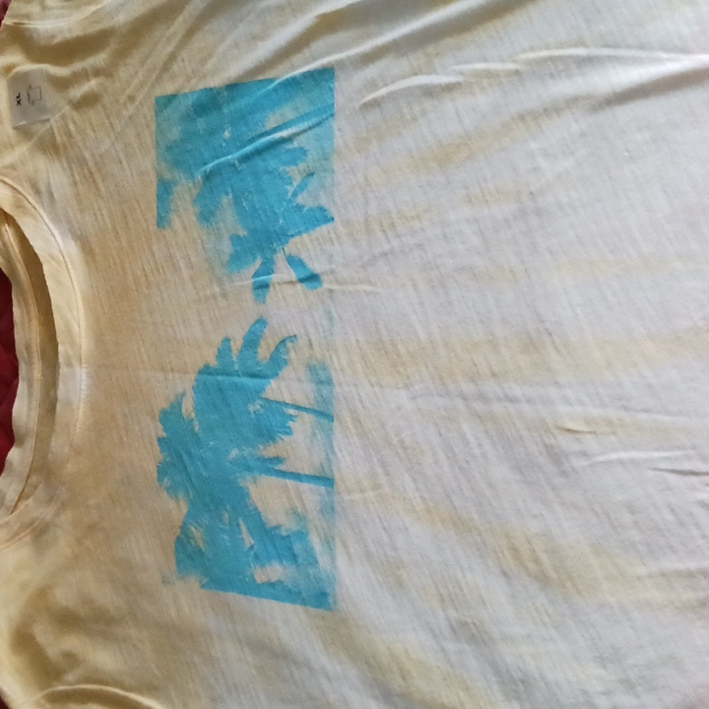Old Navy t shirt